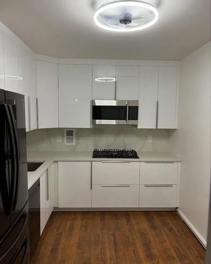Renovated kitchen with quartz countertops in Fresno